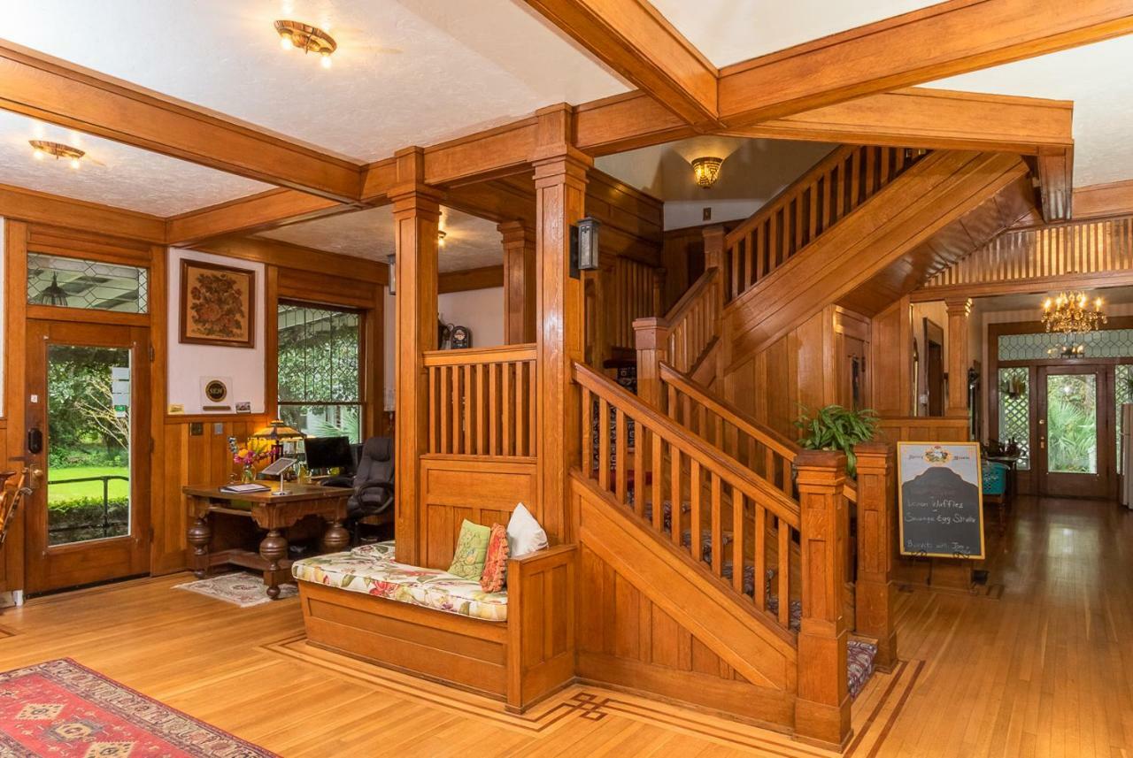 Herlong Mansion Bed & Breakfast 4*