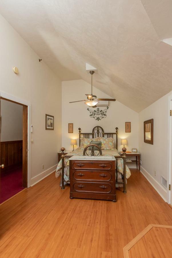 Bed & Breakfast Herlong Mansion